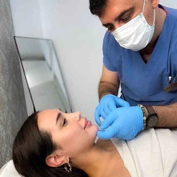 Lippenbehandlung mit Filler